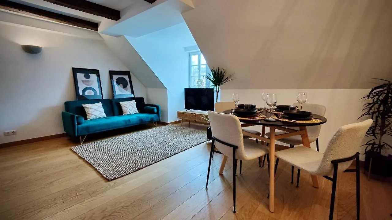 One Apartment's⎢Neu+Zentral⎢Alberstplatz⎢Altbau Coburg Deutschland