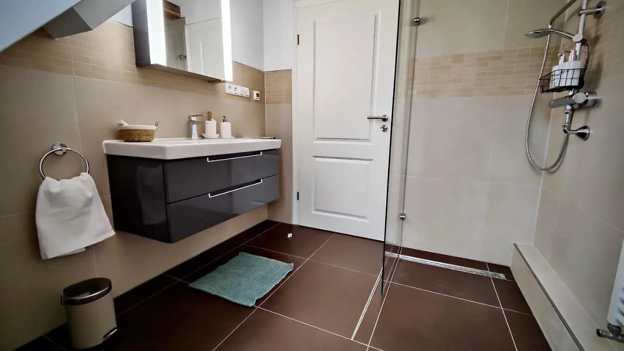 One Apartment's⎢Neu+Zentral⎢Alberstplatz⎢Altbau Coburg Deutschland